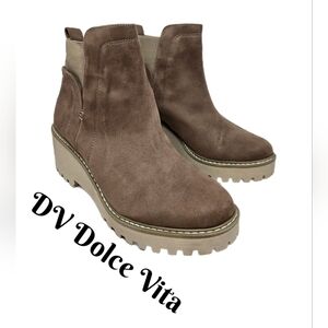DV Dolce Vita Rielle Women's Boots Sz 9M Tan Faux Suede Chunky Sole Winter Wear